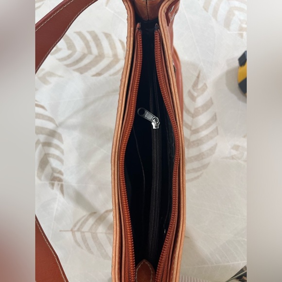 Leather bag - Picture 3 of 9